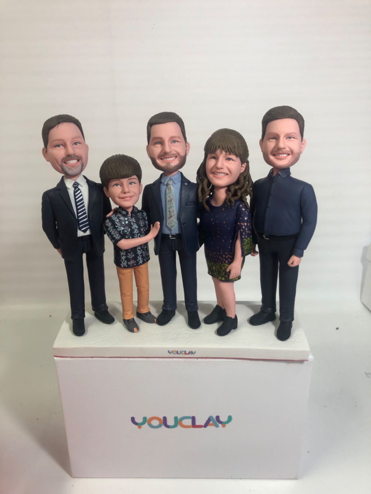 Fully Customizable Five Bobbleheads（person or pet）