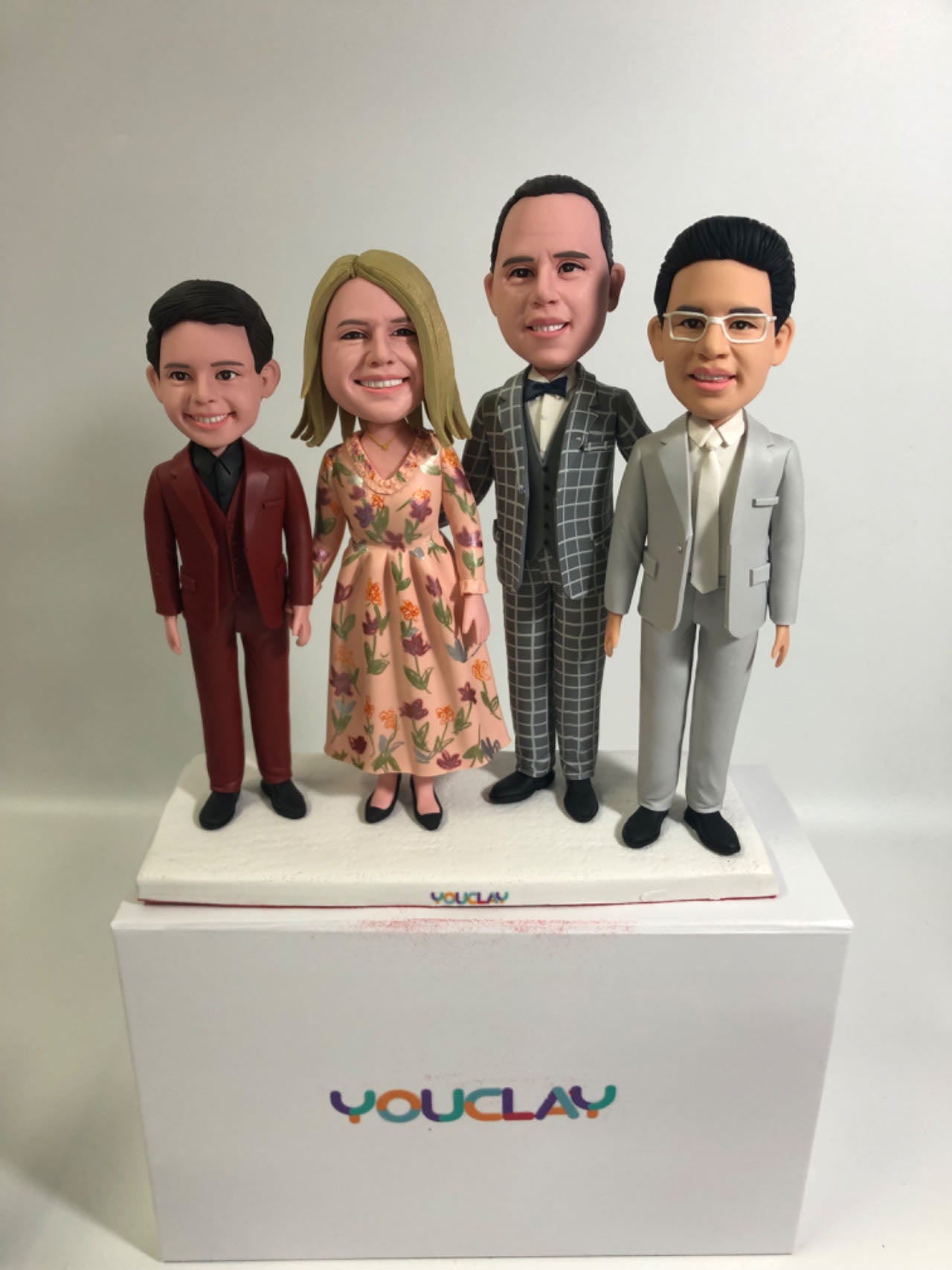 Fully Customizable Four Bobbleheads（person or pet）