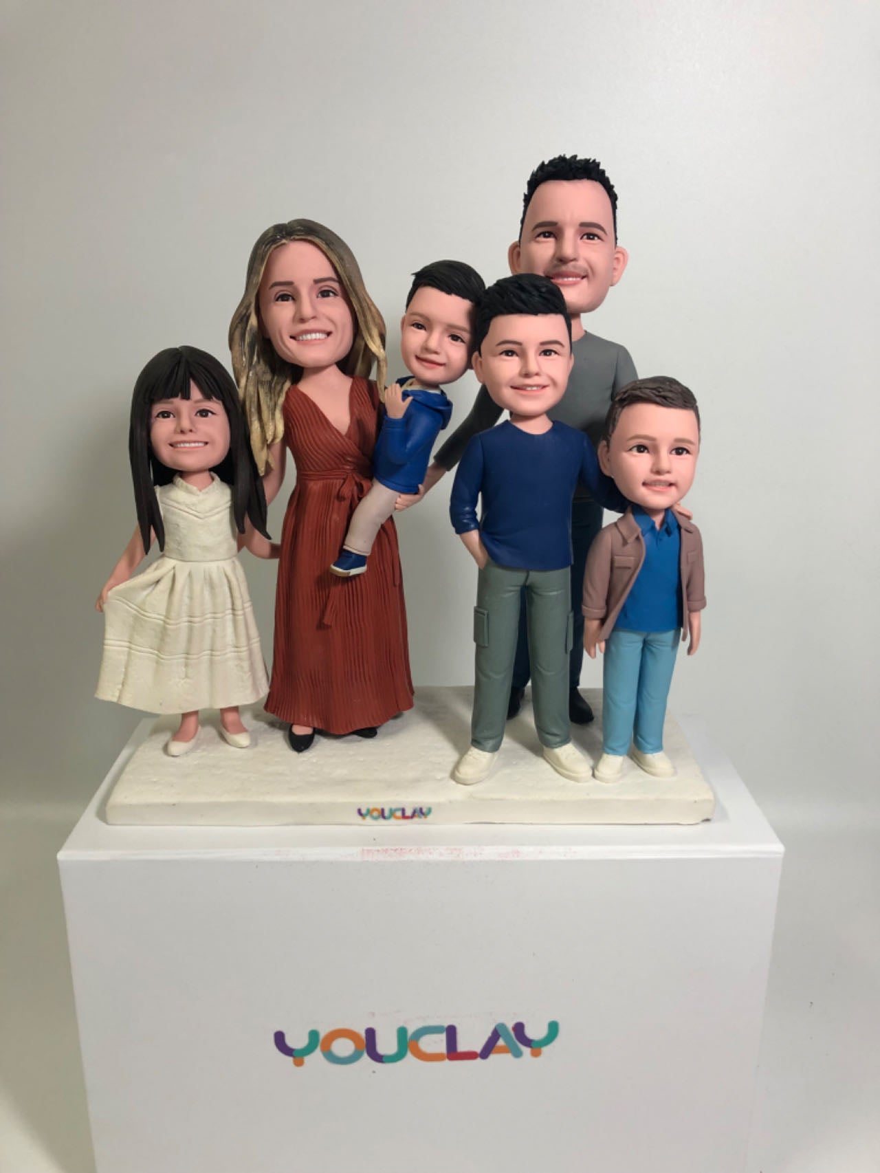 Fully Customizable Six Bobbleheads（person or pet）