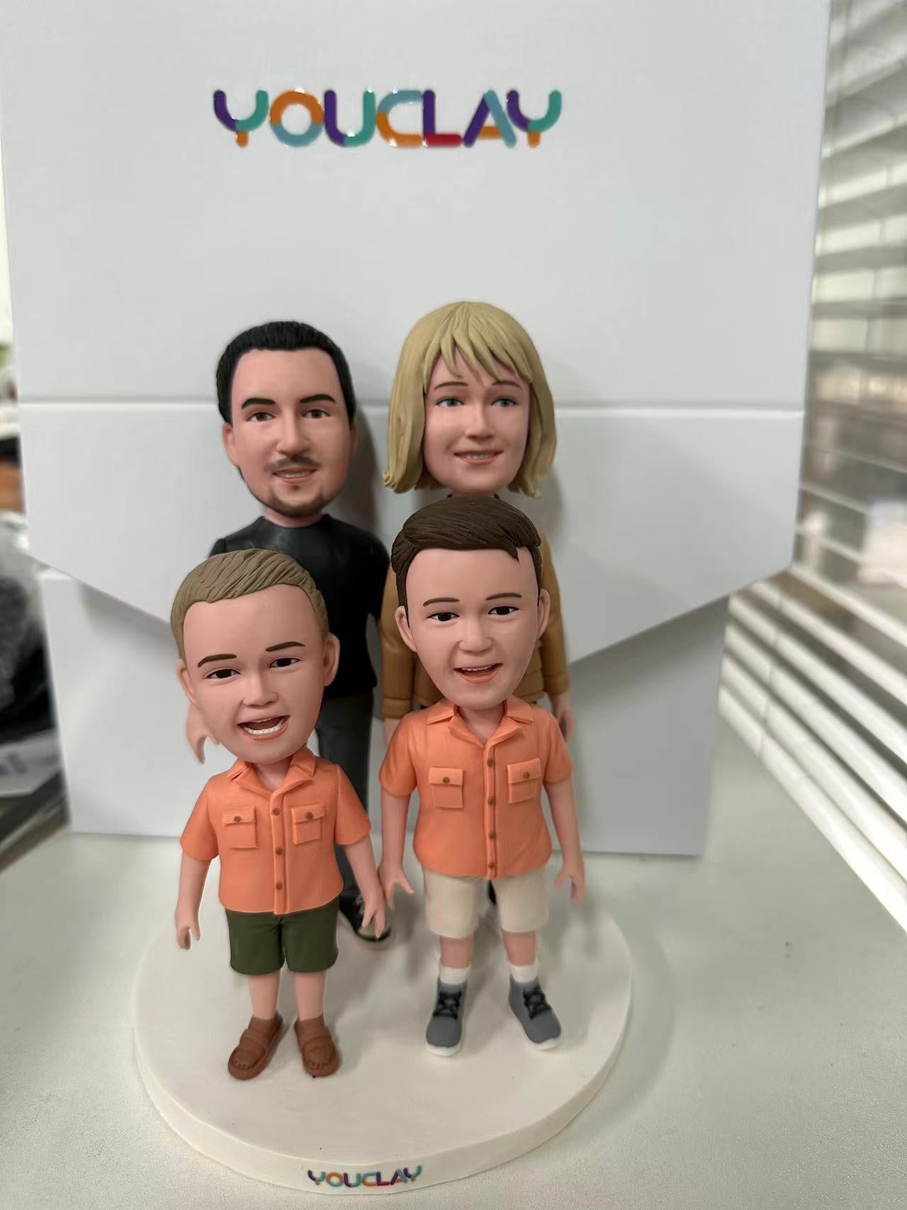 Fully Customizable Four Bobbleheads（person or pet）