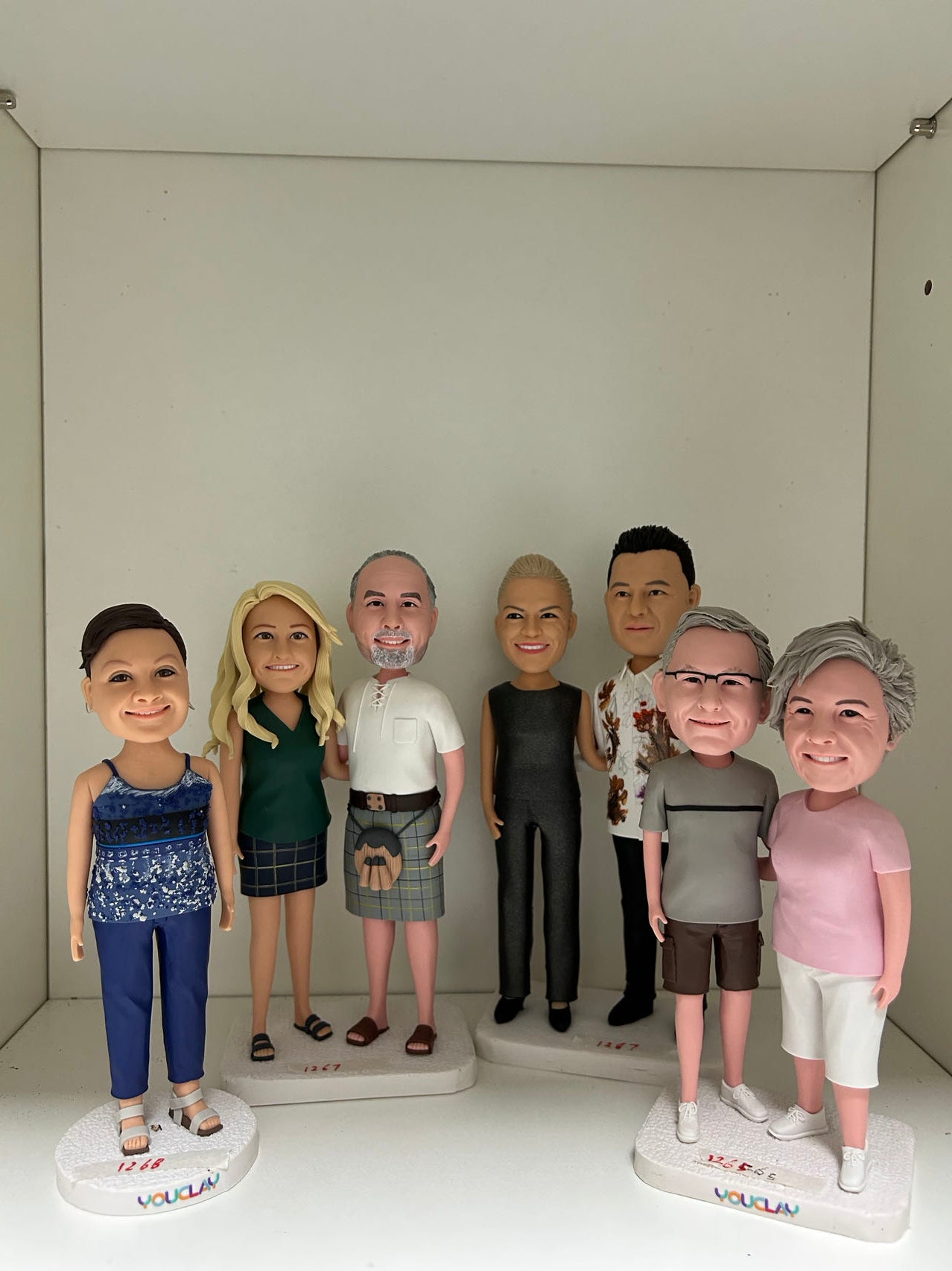 Fully Customizable Seven Bobbleheads（person or pet）Separate or whole